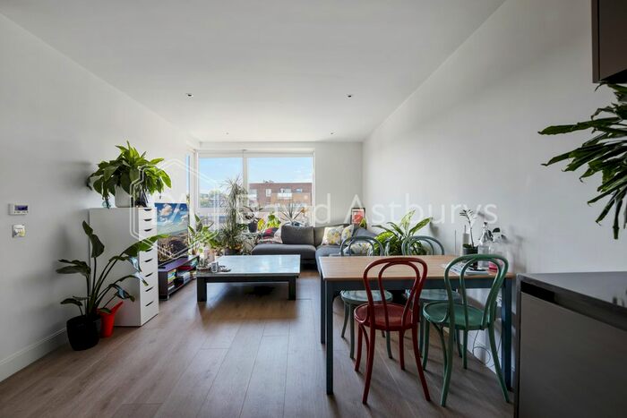 2 Bedroom Flat To Rent In High Street, Hornsey, London, N8