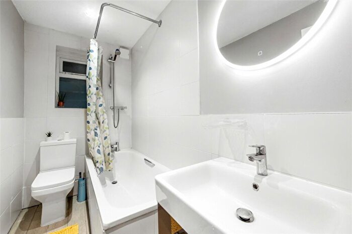 1 Bedroom Apartment For Sale In Cintra Park, London, SE19