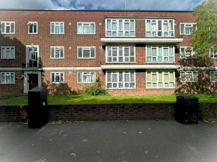 2 Bedroom Flat To Rent In Upney Lane, Barking, IG11
