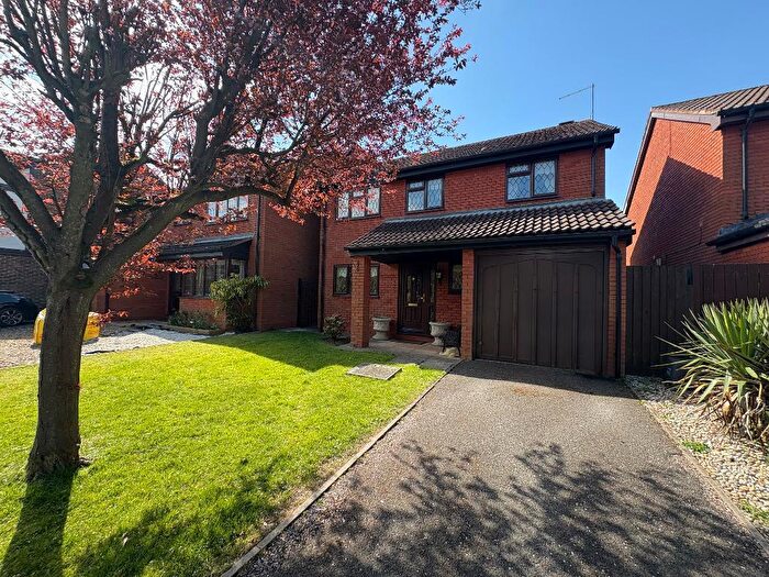 4 Bedroom Detached House For Sale In Bolney Green, Luton, Bedfordshire, LU2