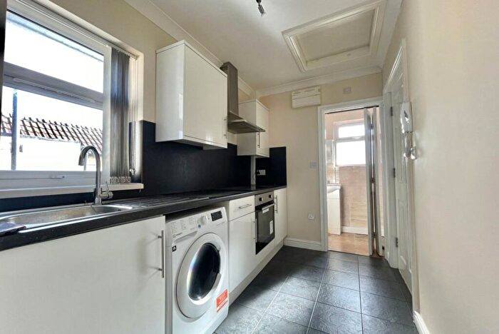 3 Bedroom Flat To Rent In Herschel Street, SL1