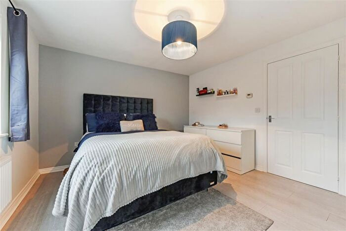 1 Bedroom Flat For Sale In Kiln Mews, Hambrook, Chichester, PO18