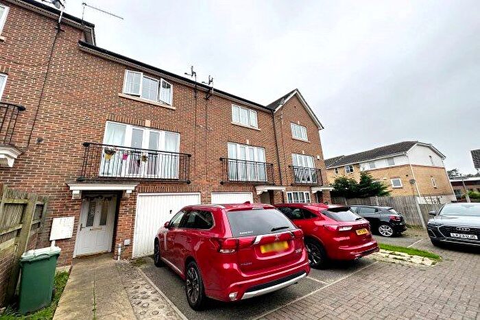 3 Bedroom Town House To Rent In Tregony Road, Orpington, BR6