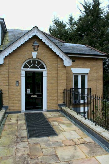 2 Bedroom Ground Flat To Rent In Beckenham Lane, Bromley, London, BR2