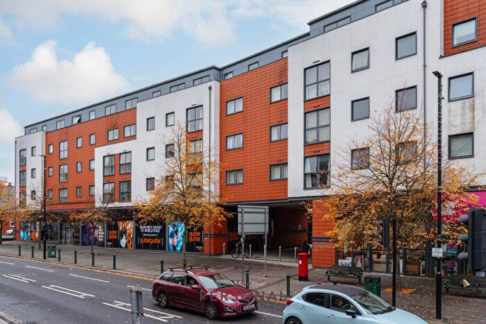 2 Bedroom Flat To Rent In Church Street, Epsom, KT17