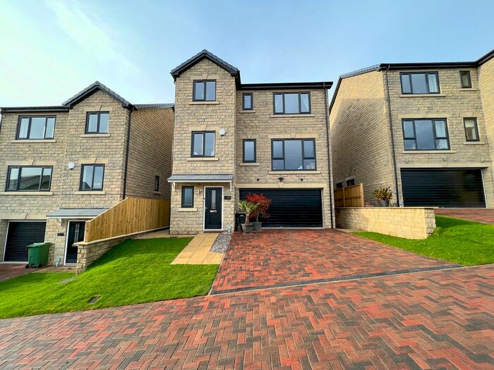 Houses for sale & to rent in HD5 8NY, De Lacy Avenue, Almondbury