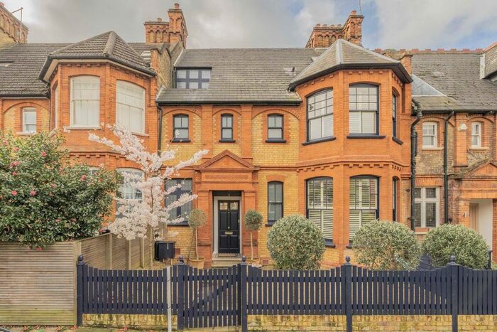 4 Bedroom Property To Rent In Kirkstall Road, London, SW2