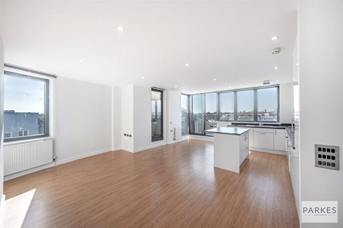 2 Bedroom Flat To Rent In Cubitt Court, Park Village East, London, NW1