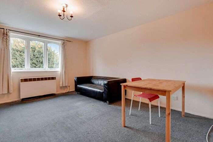 2 Bedroom Flat To Rent In Armoury Road, London, SE8