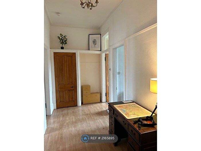 2 Bedroom Flat To Rent In Woodford Street, Glasgow, G41