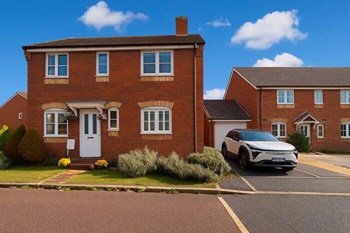 3 Bedroom Semi-Detached House To Rent In Colney Road, Berryfields, Aylesbury, HP18