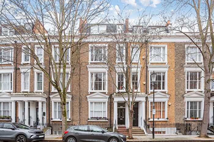 2 Bedroom Flat For Sale In Kempsford Gardens, London, SW5