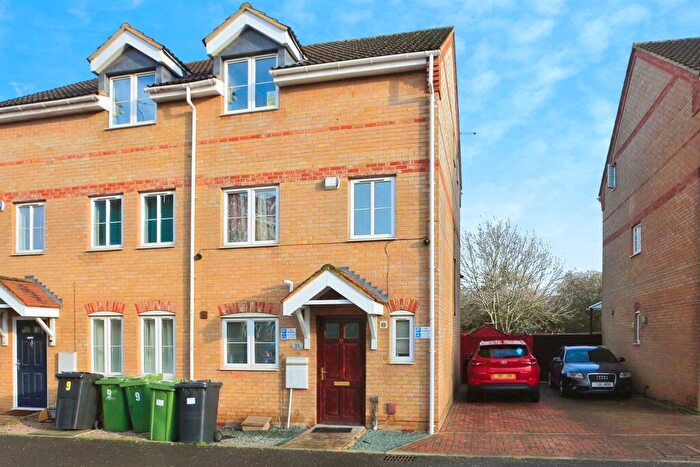 3 Bedroom Semi-Detached House For Sale In Phoenix Close, Peterborough, PE2