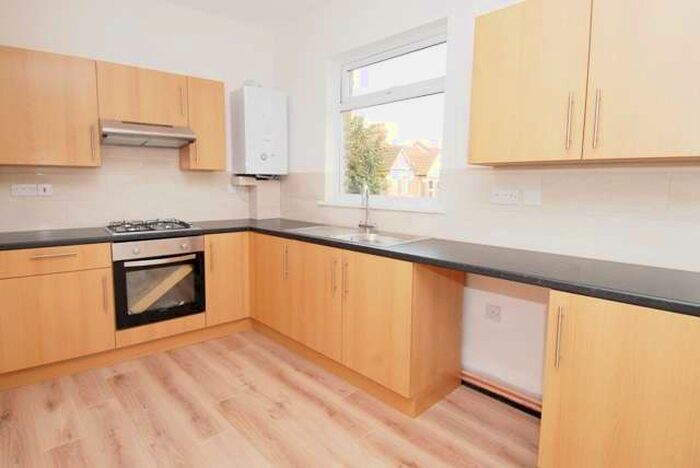 2 Bedroom Flat To Rent In Mitcham Lane, Streatham, SW16