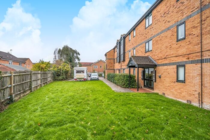 2 Bedroom Flat To Rent In Heron Drive, Bicester, OX26