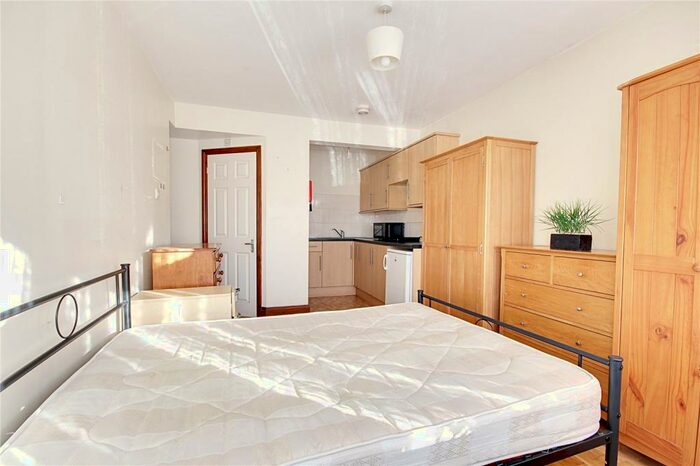 1 Bedroom Flat To Rent In Hamilton Avenue, London, N9