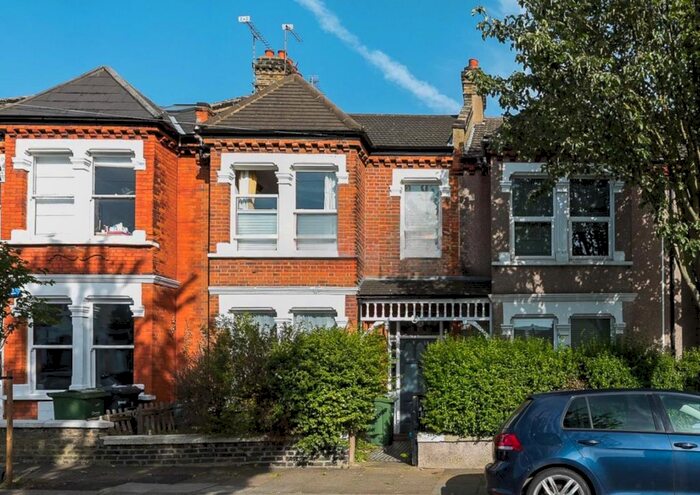 2 Bedroom Flat To Rent In Rudloe Road, London, SW12