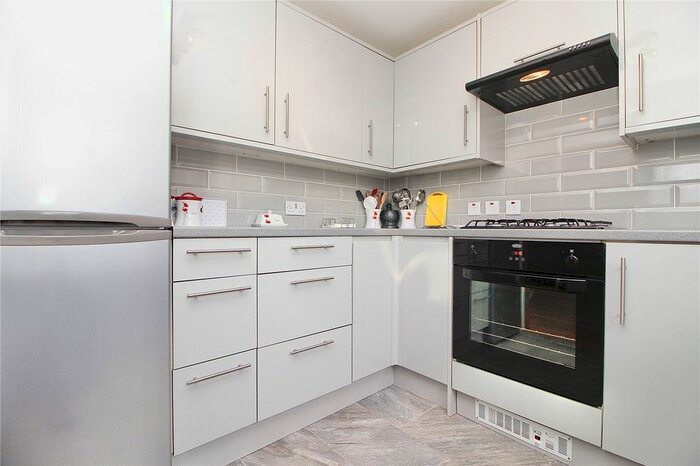2 Bedroom Flat For Sale In Holman Court, Ipswich, Suffolk, IP2