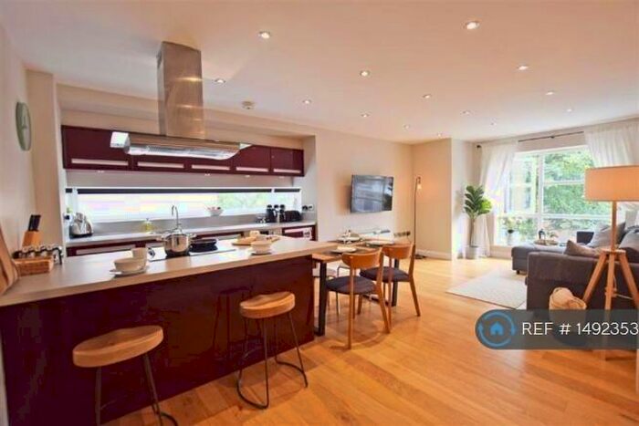 2 Bedroom Flat To Rent In Wilmslow Road, Manchester, M20