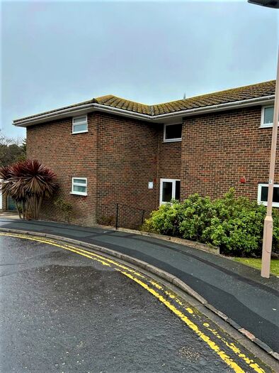 2 Bedroom Flat To Rent In Rushlake Crescent, Eastbourne, BN21