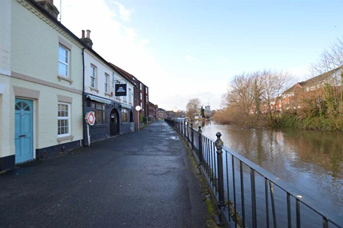 2 Bedroom Terraced House To Rent In Kennet Side, RG1