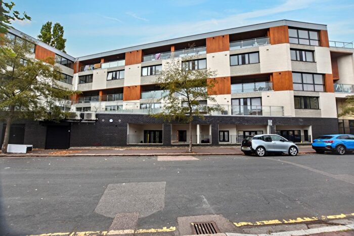 2 Bedroom Flat For Sale In Blackwall Lane, London, SE10