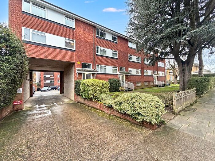 2 Bedroom Flat To Rent In Parklands, Surbiton, KT5