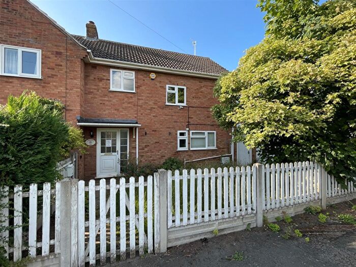 3 Bedroom Semi-Detached House For Sale In Old Rectory Close, Worcester, WR2