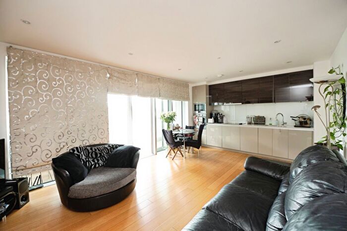 2 Bedroom Flat To Rent In Barking Road, Canning Town, London, E16