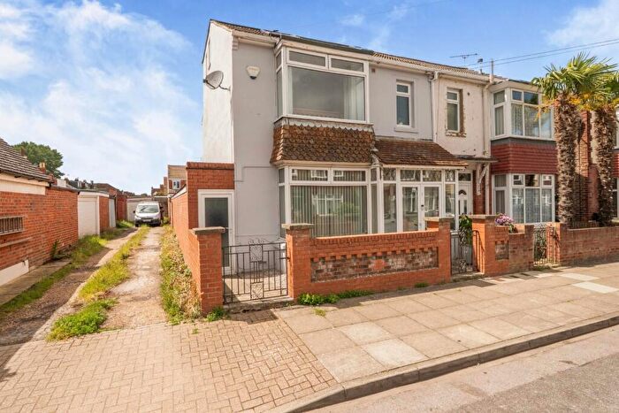 5 Bedroom Semi-Detached House For Sale In Chelmsford Road, Portsmouth, PO2