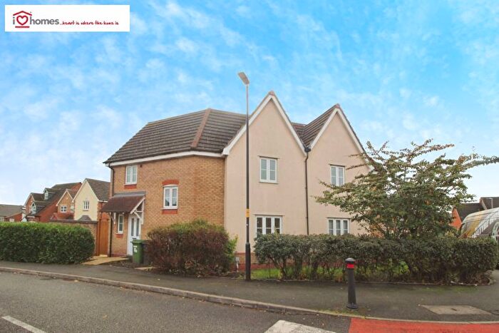 3 Bedroom Semi-detached House For Sale In Southmead Way, Walsall, WS2