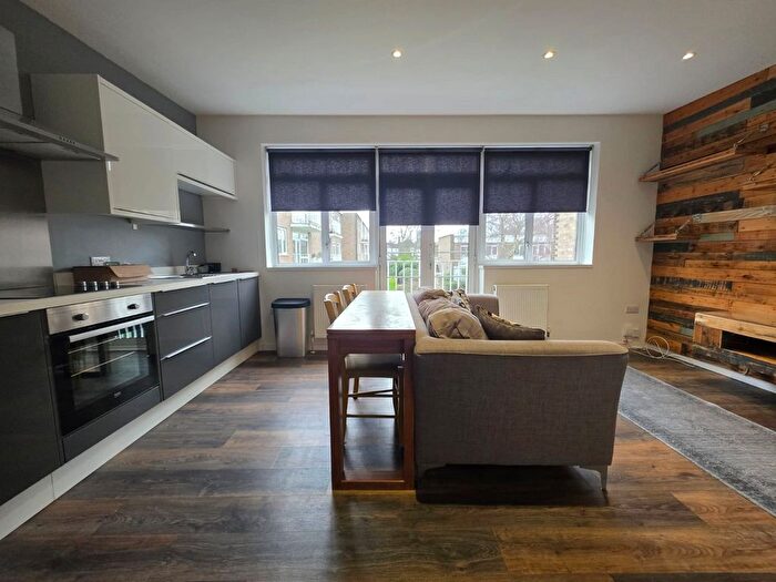 1 Bedroom Flat To Rent In Rectory Green, Beckenham, BR3