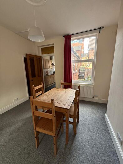 3 Bedroom Terraced House To Rent In Cromwell Street / Bed Student House /, NG7