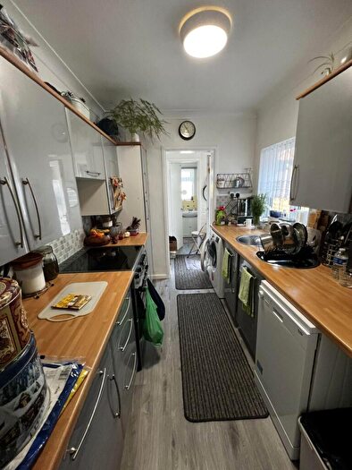 3 Bedroom Terraced House To Rent In Grovelands Road, Reading, RG30