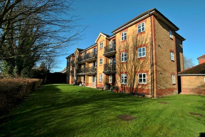2 Bedroom Apartment To Rent In Shiplake Lodge, Elliotts Way, Reading, RG4