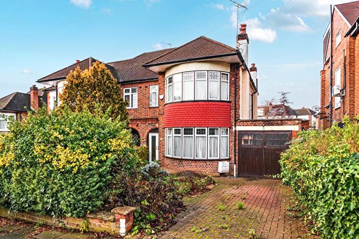 4 Bedroom Semi Detached House For Sale In Belmont Avenue, Barnet, EN4