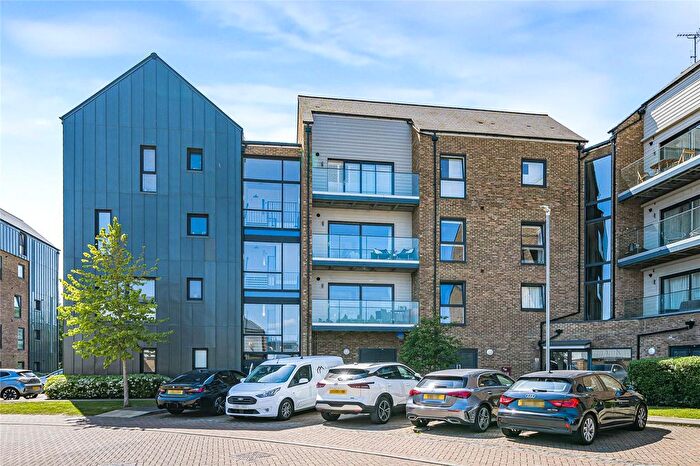 2 Bedroom Flat For Sale In Havelock Drive, Greenhithe, Kent, DA9