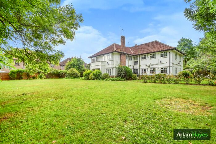 1 Bedroom Flat To Rent In Okehampton Close, North Finchley, N12