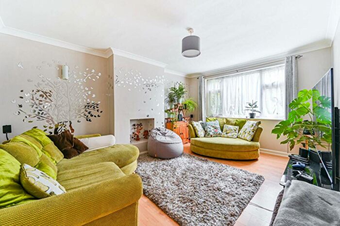 2 Bedroom Maisonette To Rent In Dornton Road, South Croydon, CR2