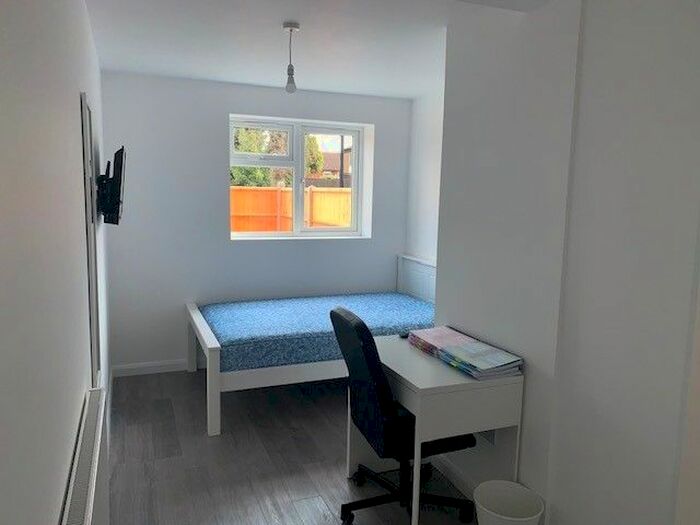 5 Bedroom Terraced House To Rent In Langwood Close, Coventry, CV4