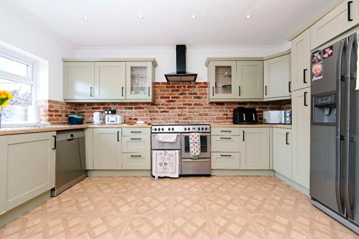 3 Bedroom Terraced House For Sale In Field Street, Trelewis, Treharris, CF46