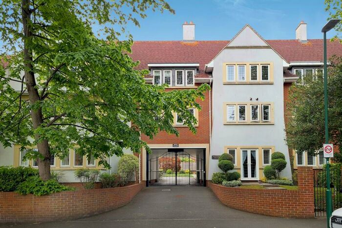 2 Bedroom Semi-Detached House To Rent In Camborne Road, Sutton, SM2