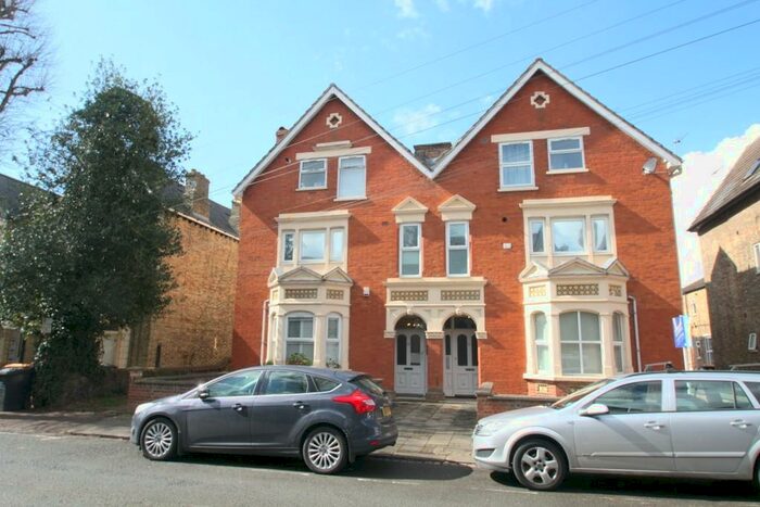 1 Bedroom Apartment To Rent In Chaucer Road, Bedford, Bedfordshire, MK40
