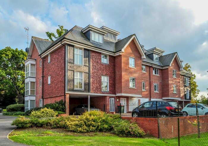 2 Bedroom Apartment To Rent In Stone Court, Crawley, RH10