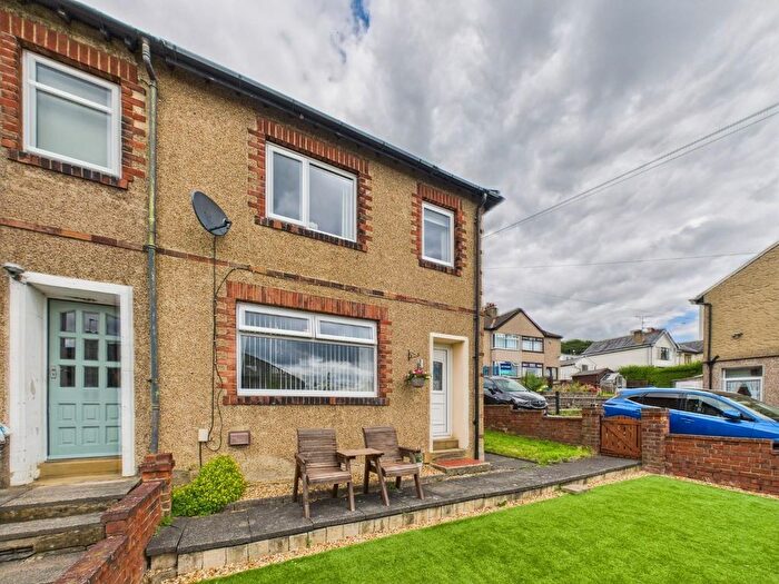 3 Bedroom Semi-detached House For Sale In Lynton Drive, Keighley, BD20