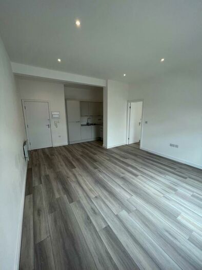 1 Bedroom Flat To Rent In Apt, - Francis Street, Monton, M30