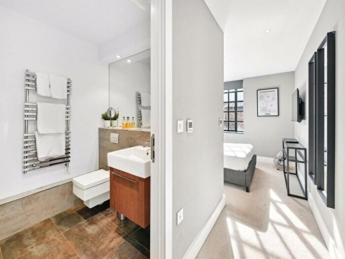 1 Bedroom Flat For Sale In Cable Street, Manchester, M4