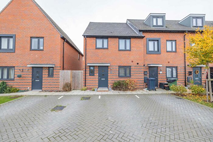3 Bedroom End Terrace House For Sale In Weaver Avenue, Faversham, Kent, ME13