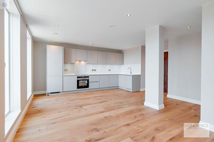 2 Bedroom Flat To Rent In Holloway Road, Holloway, N19