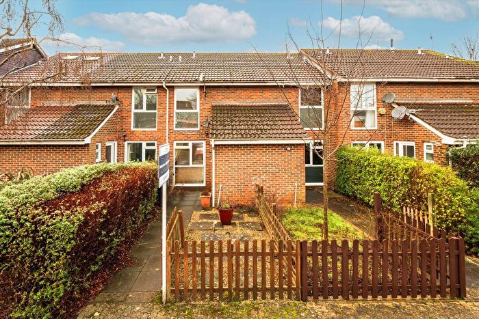 2 Bedroom Property To Rent In Aspen Close, Ealing, W5